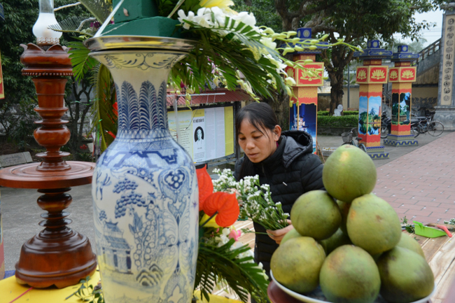 The lantern-flower night commemorating to Bodhisattva Avalokitesvara at Tay Khanh Pagoda.