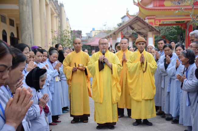 The lantern-flower night commemorating to Bodhisattva Avalokitesvara at Tay Khanh Pagoda.