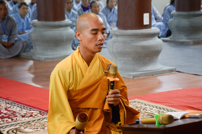The lantern-flower night commemorating to Bodhisattva Avalokitesvara at Tay Khanh Pagoda.