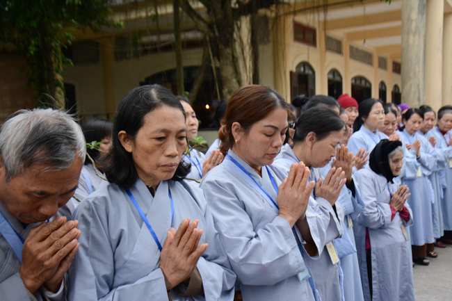 The lantern-flower night commemorating to Bodhisattva Avalokitesvara at Tay Khanh Pagoda.
