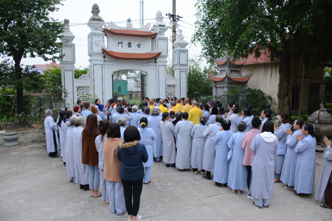 The lantern-flower night commemorating to Bodhisattva Avalokitesvara at Tay Khanh Pagoda.
