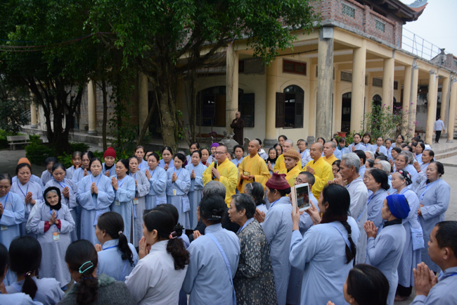 The lantern-flower night commemorating to Bodhisattva Avalokitesvara at Tay Khanh Pagoda.