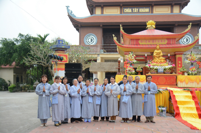 The lantern-flower night commemorating to Bodhisattva Avalokitesvara at Tay Khanh Pagoda.