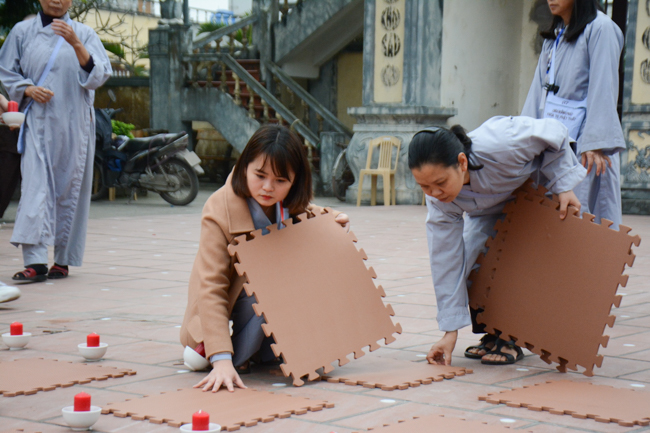 The lantern-flower night commemorating to Bodhisattva Avalokitesvara at Tay Khanh Pagoda.
