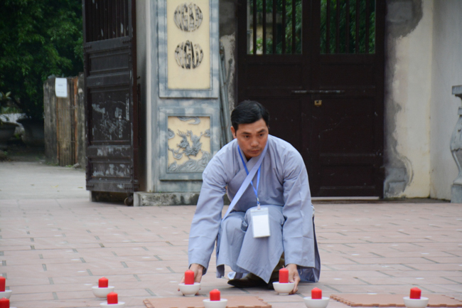 The lantern-flower night commemorating to Bodhisattva Avalokitesvara at Tay Khanh Pagoda.