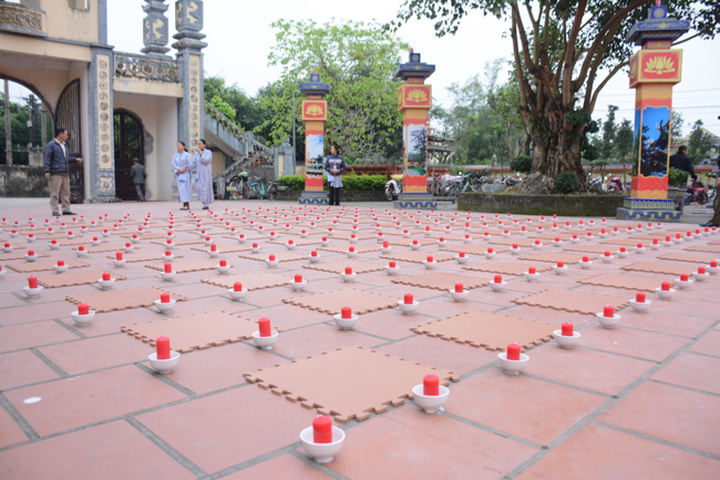 The lantern-flower night commemorating to Bodhisattva Avalokitesvara at Tay Khanh Pagoda.