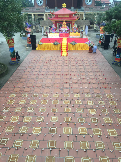 The lantern-flower night commemorating to Bodhisattva Avalokitesvara at Tay Khanh Pagoda.