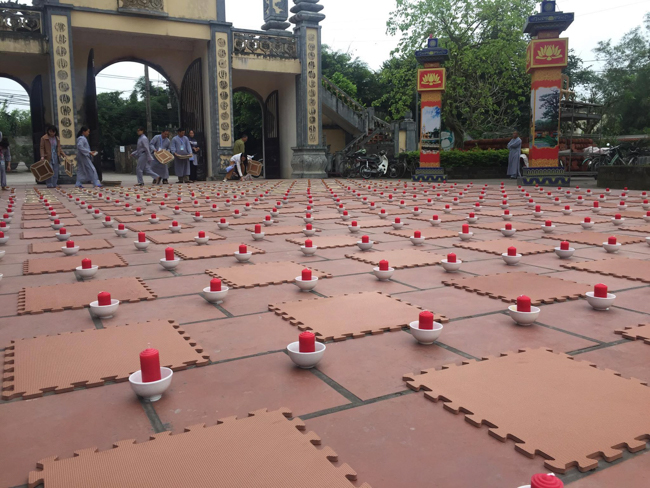The lantern-flower night commemorating to Bodhisattva Avalokitesvara at Tay Khanh Pagoda.