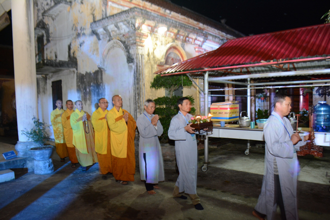 The lantern-flower night commemorating to Bodhisattva Avalokitesvara at Tay Khanh Pagoda.