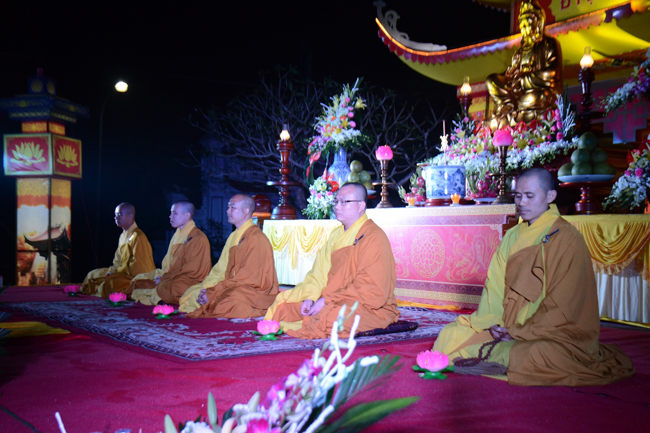 The lantern-flower night commemorating to Bodhisattva Avalokitesvara at Tay Khanh Pagoda.