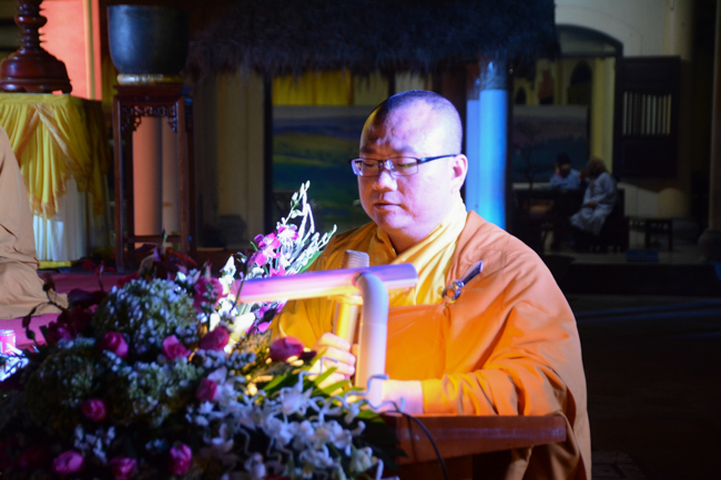 The lantern-flower night commemorating to Bodhisattva Avalokitesvara at Tay Khanh Pagoda.