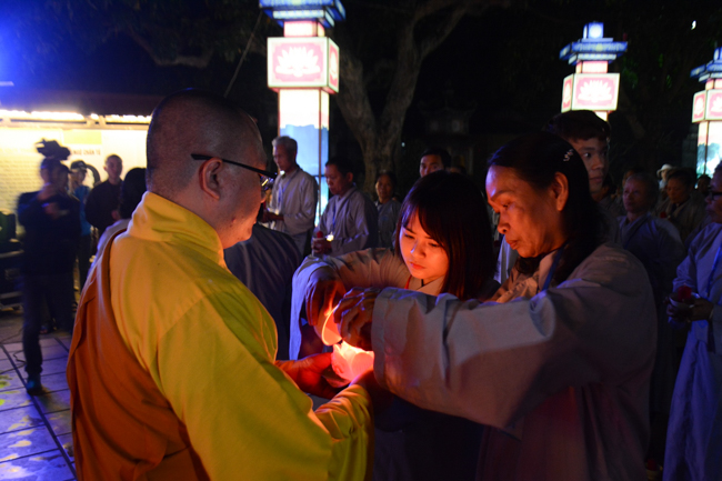 The lantern-flower night commemorating to Bodhisattva Avalokitesvara at Tay Khanh Pagoda.