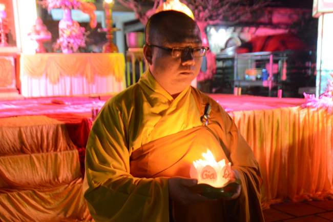 The lantern-flower night commemorating to Bodhisattva Avalokitesvara at Tay Khanh Pagoda.