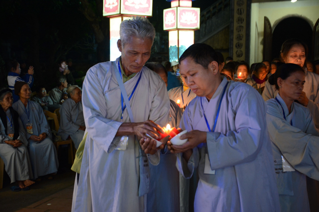 The lantern-flower night commemorating to Bodhisattva Avalokitesvara at Tay Khanh Pagoda.