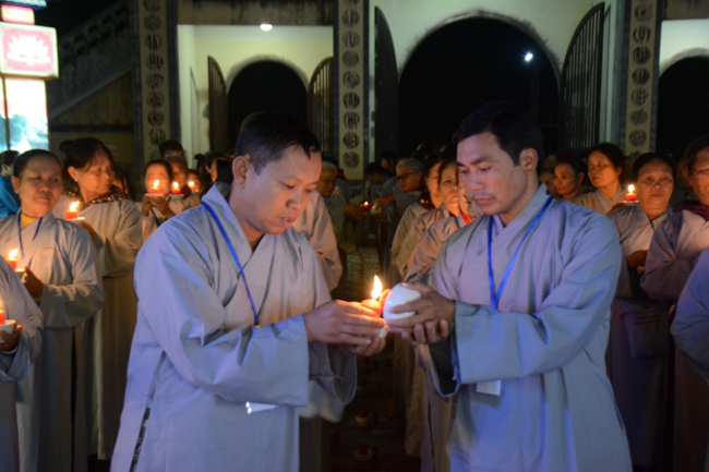 The lantern-flower night commemorating to Bodhisattva Avalokitesvara at Tay Khanh Pagoda.