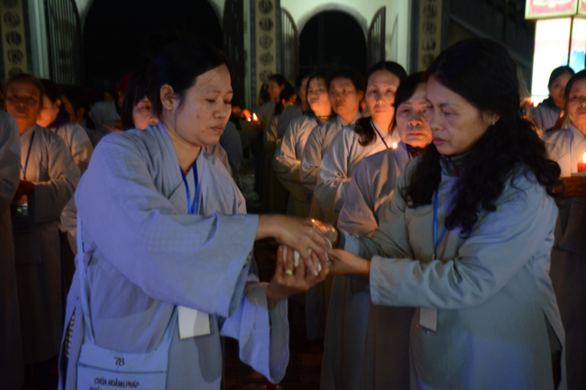 The lantern-flower night commemorating to Bodhisattva Avalokitesvara at Tay Khanh Pagoda.