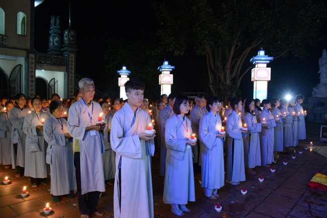 The lantern-flower night commemorating to Bodhisattva Avalokitesvara at Tay Khanh Pagoda.