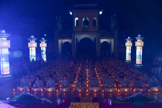 The lantern-flower night commemorating to Bodhisattva Avalokitesvara at Tay Khanh Pagoda.