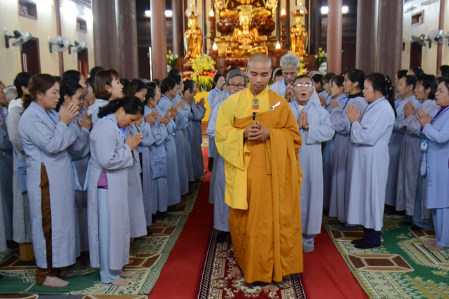 The lantern-flower night commemorating to Bodhisattva Avalokitesvara at Tay Khanh Pagoda.