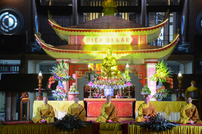 The lantern-flower night commemorating to Bodhisattva Avalokitesvara at Tay Khanh Pagoda.