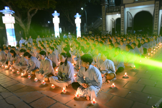 The lantern-flower night commemorating to Bodhisattva Avalokitesvara at Tay Khanh Pagoda.