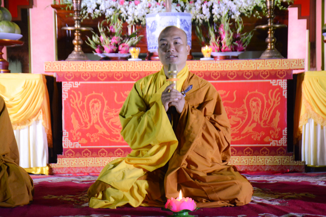 The lantern-flower night commemorating to Bodhisattva Avalokitesvara at Tay Khanh Pagoda.