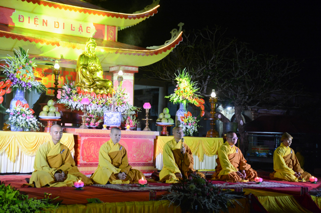 The lantern-flower night commemorating to Bodhisattva Avalokitesvara at Tay Khanh Pagoda.
