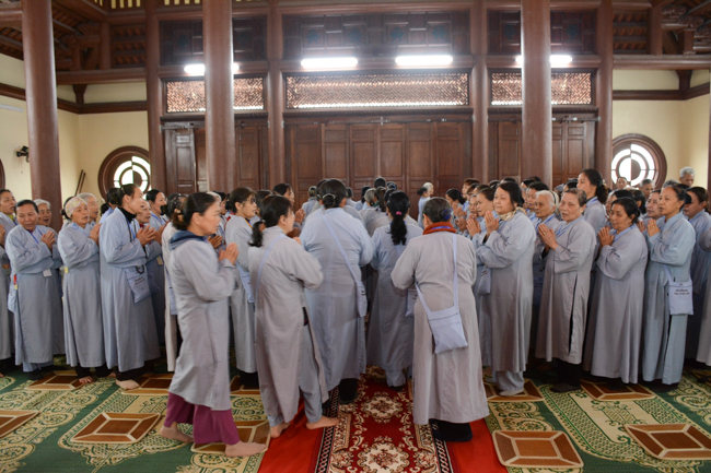 The lantern-flower night commemorating to Bodhisattva Avalokitesvara at Tay Khanh Pagoda.