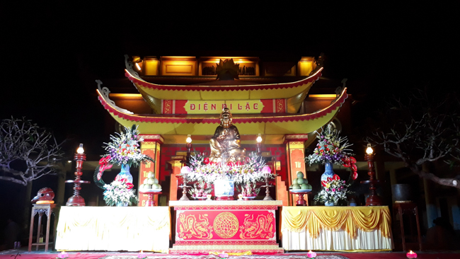 The lantern-flower night commemorating to Bodhisattva Avalokitesvara at Tay Khanh Pagoda.