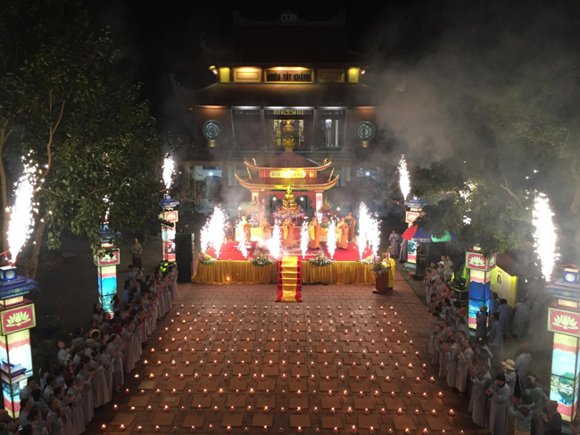The lantern-flower night commemorating to Bodhisattva Avalokitesvara at Tay Khanh Pagoda.