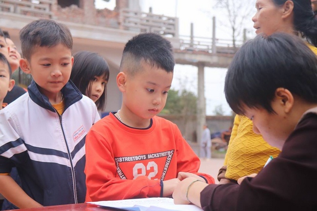 Playground Vietnamese Lotus Nursery in March, the year of the Pig.