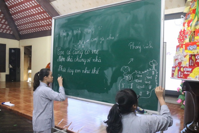 Playground Vietnamese Lotus Nursery in March, the year of the Pig.