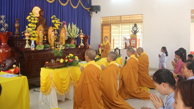 The ceremony of taking refuge at Dang Phap Pagoda- Binh Phuoc Province