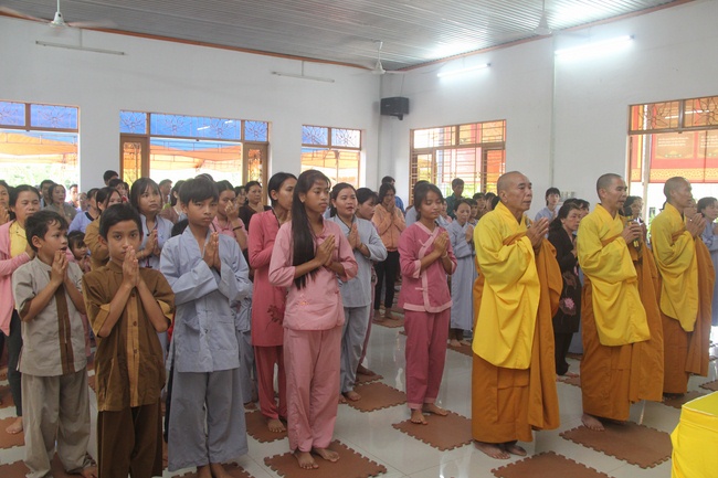 The ceremony of taking refuge at Dang Phap Pagoda- Binh Phuoc Province