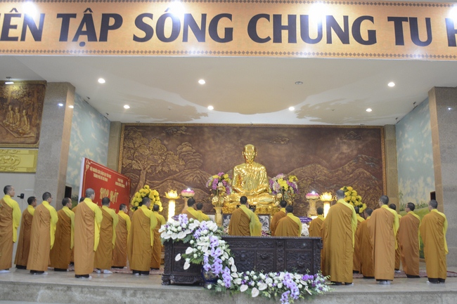 Dâng hương tưởng niệm 65 năm Tổ sư Minh Đăng Quang vắng bóng