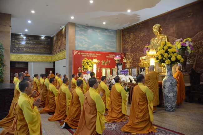 Dâng hương tưởng niệm 65 năm Tổ sư Minh Đăng Quang vắng bóng