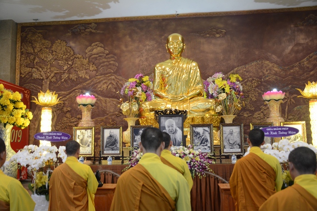 Dâng hương tưởng niệm 65 năm Tổ sư Minh Đăng Quang vắng bóng