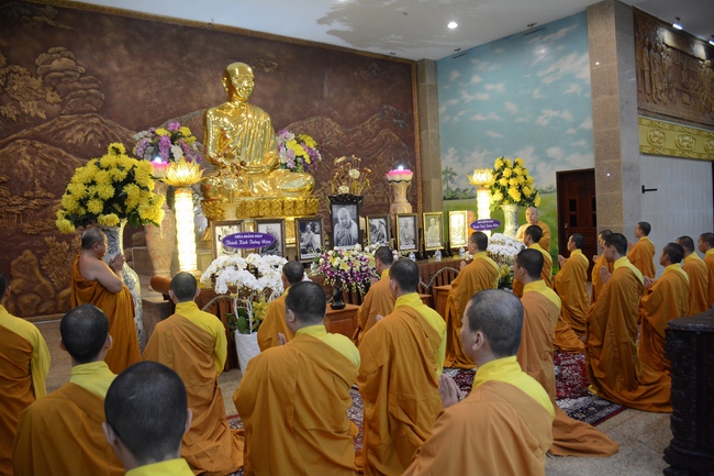 Dâng hương tưởng niệm 65 năm Tổ sư Minh Đăng Quang vắng bóng