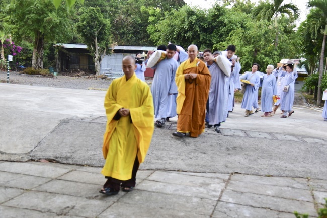 Offering nine branches of Hoang Phap Pagoda
