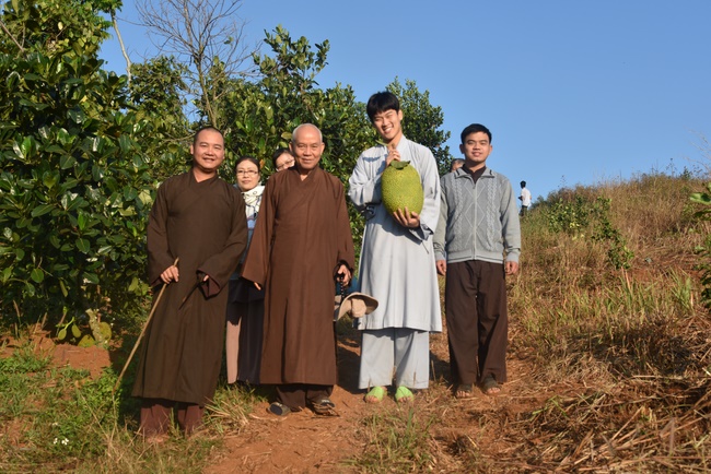 Offering nine branches of Hoang Phap Pagoda