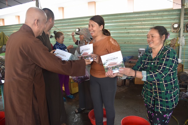 Offering nine branches of Hoang Phap Pagoda