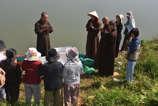 Offering nine branches of Hoang Phap Pagoda
