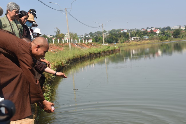 Offering nine branches of Hoang Phap Pagoda