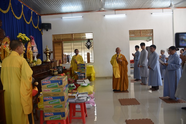 Offering nine branches of Hoang Phap Pagoda