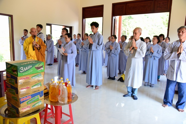 Offering nine branches of Hoang Phap Pagoda