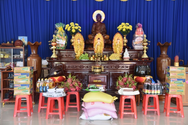 Offering nine branches of Hoang Phap Pagoda