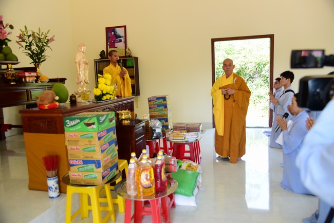 Offering nine branches of Hoang Phap Pagoda