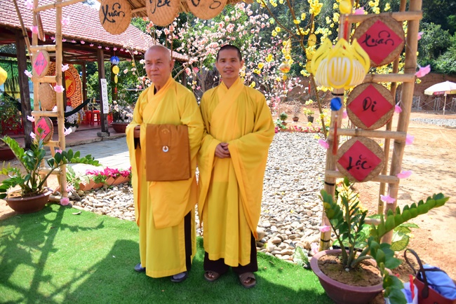 Offering nine branches of Hoang Phap Pagoda