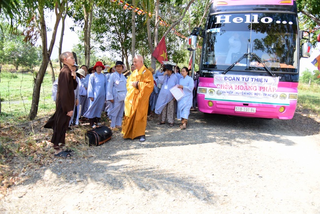 Offering nine branches of Hoang Phap Pagoda