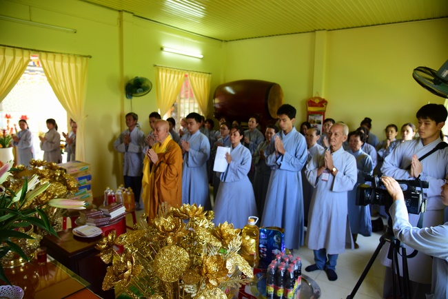 Offering nine branches of Hoang Phap Pagoda